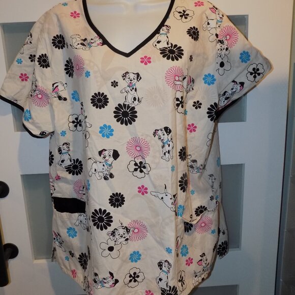 Disney Beige 101 Dalmation SS 3 Pocket Scrub Shirt Size L Women's - Picture 2 of 3